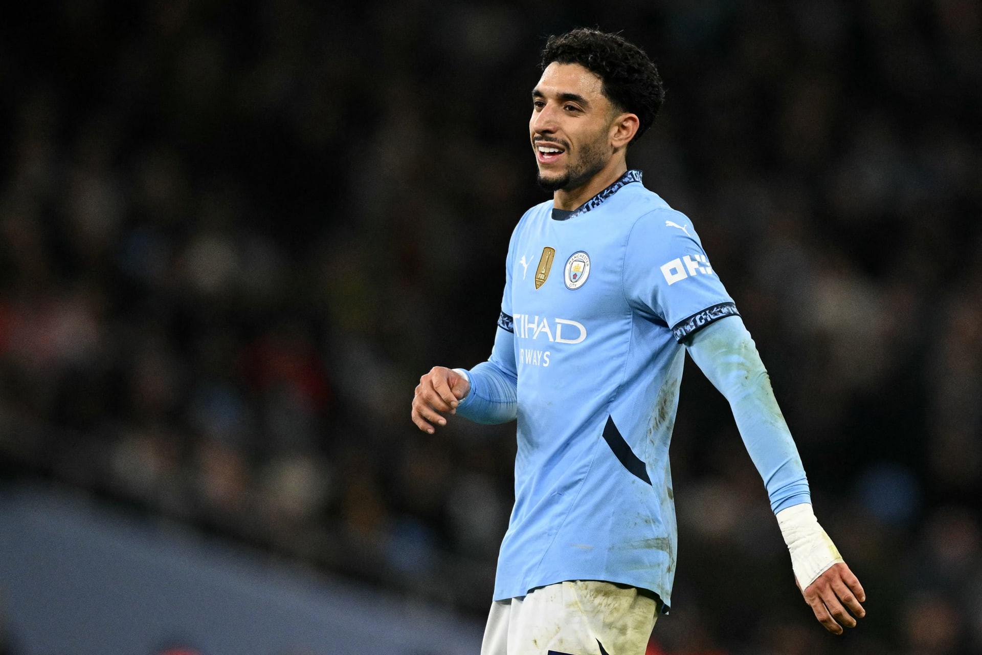 برشلونة يراقب عمر مرموش في سوق الانتقالات الصيفية